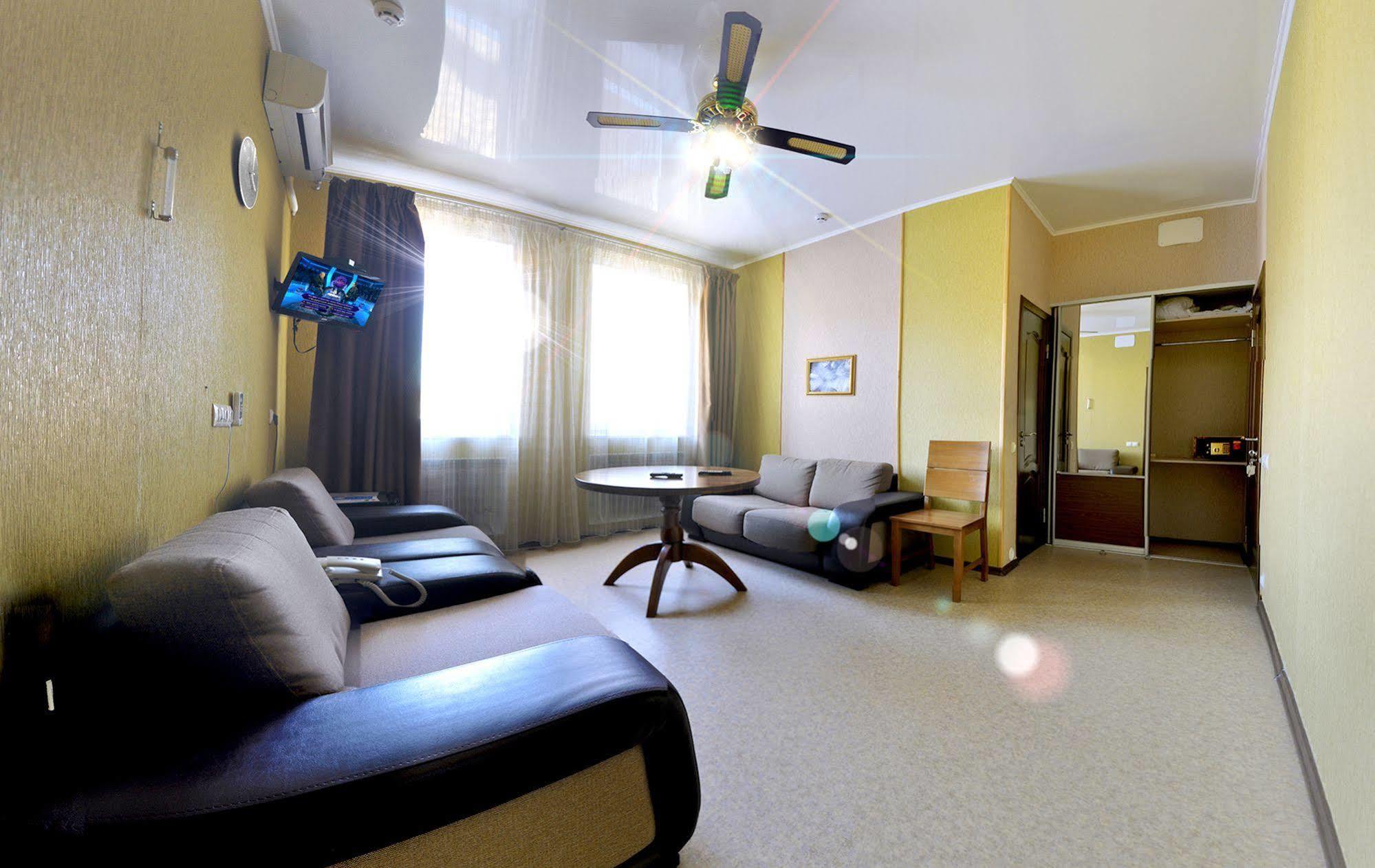 Hotel An-2 ハルキウ エクステリア 写真